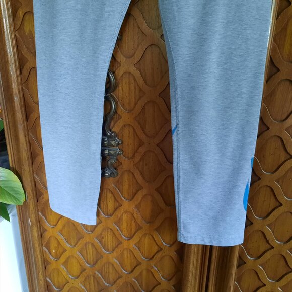 NIKE Sportswear Leg-A-See Graphic Logo Crop Leggings Style# 652478-006 - Size S - Picture 4 of 16